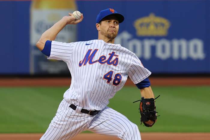 Mets ace Jacob deGrom throws a pitch. Could he be donning a SF Giants uniform in 2023?